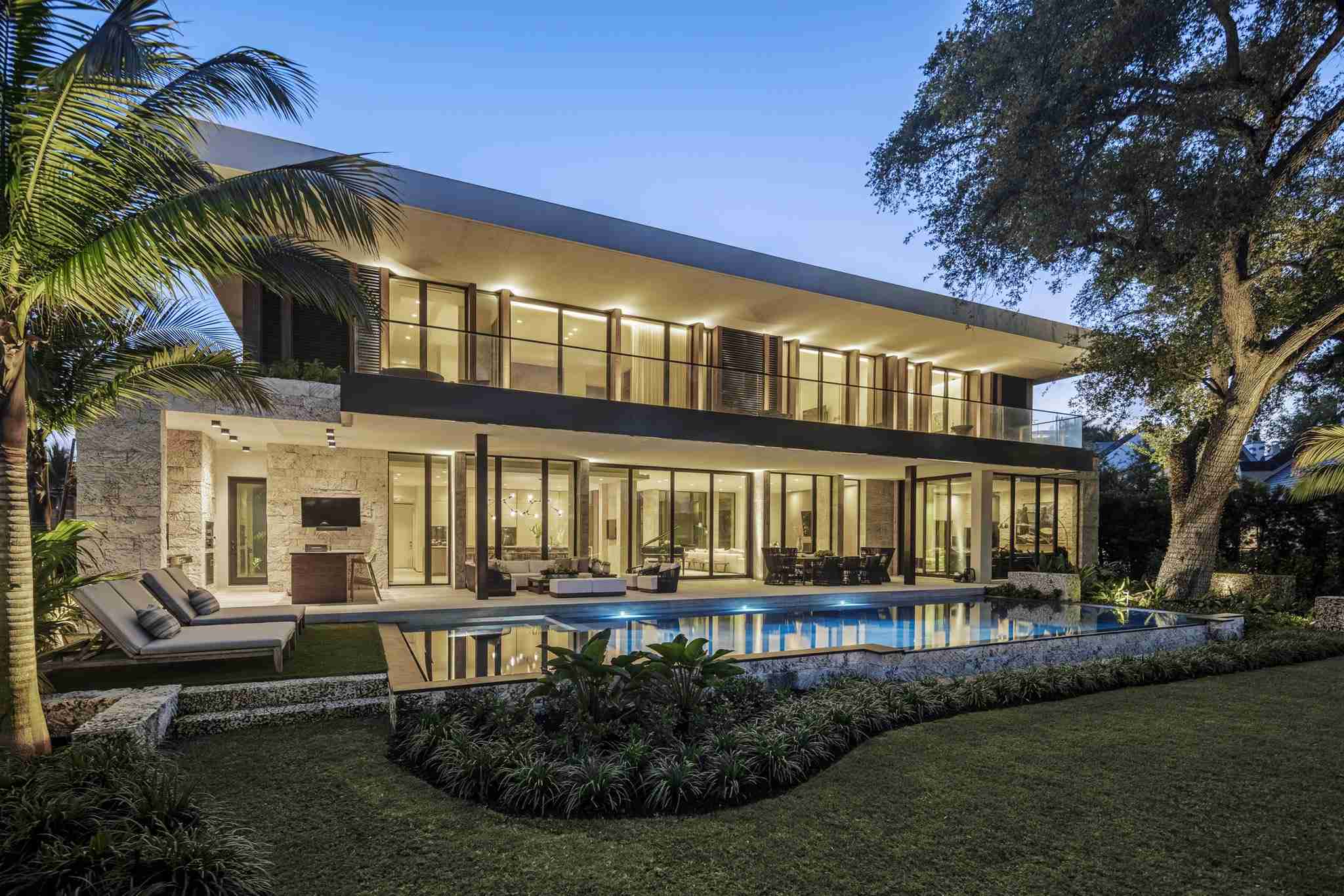 Luxurious Panther National in Palm Beach Gardens: Golf & Estate Living