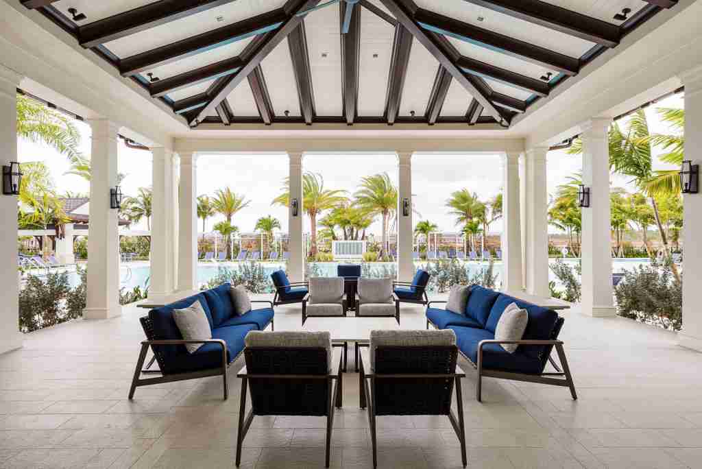 Avenir-lifestyle-panther-national-palm-beach-Clubhouse